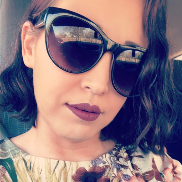 Meet your Posher, Becky - Picture 3 of 7